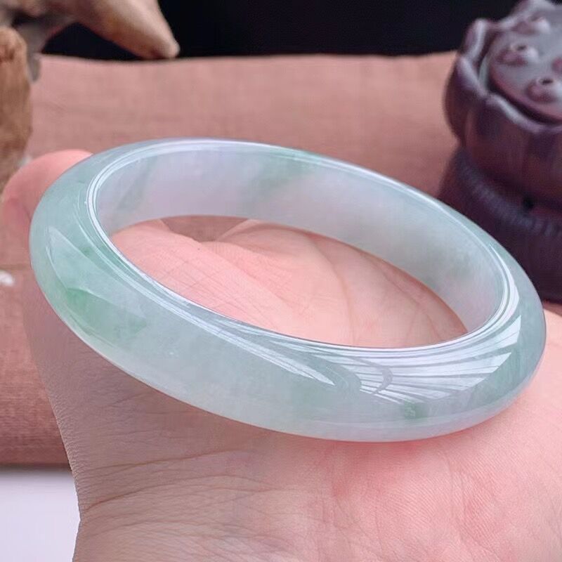 Brazalete de jadeíta de Myanma - Lighting reseña y precio