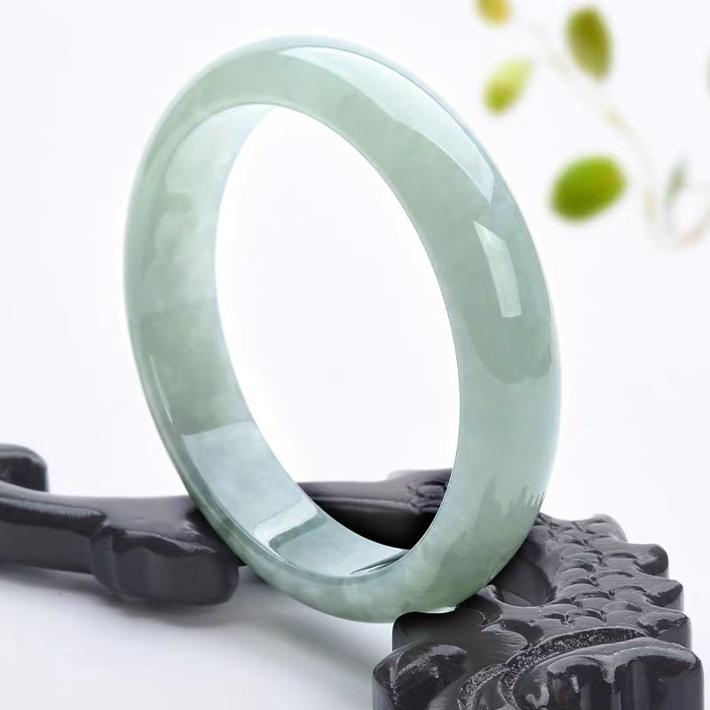 Pulsera de Jade Antigua de Mya - Lighting reseña y precio