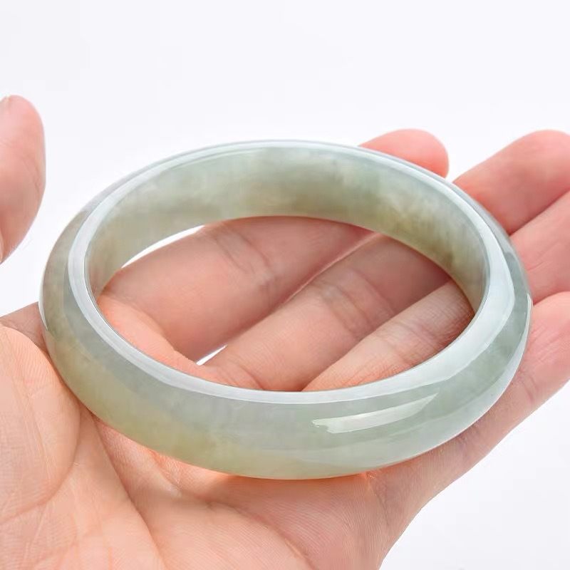 Pulsera de Jade Antigua de Mya - Lighting reseña y precio